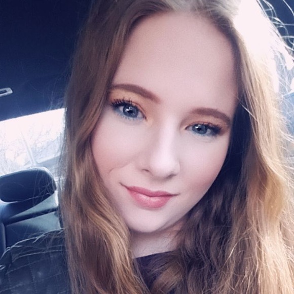 Meet your Posher, Julie - Picture 1 of 1